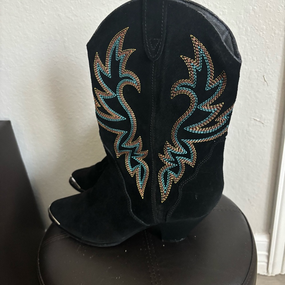 dingo Black Stylish Boots - Picture 2 of 6